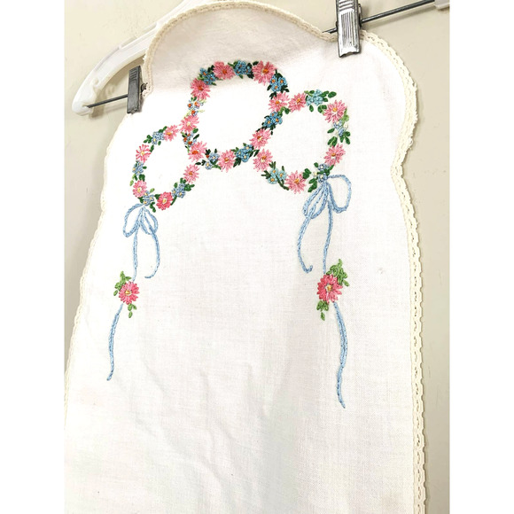 Vintage Hand Embroidered 3 Floral Rings on Ends Dresser Scarf Runner 40" x 12" - Picture 3 of 7